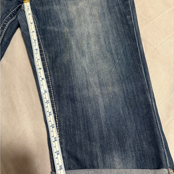 Ladies Tattoo Miley capri. Ripped patch distressed with embroidered back pockets - Picture 7 of 7